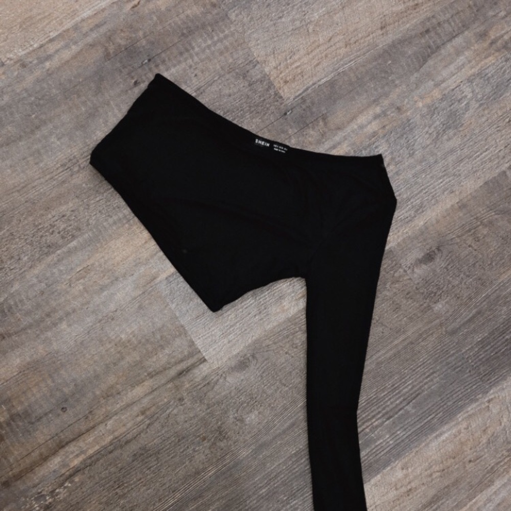 Black crop top